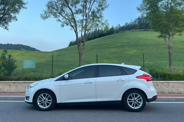 福特 福克斯 2017款 两厢 1.6L 手动风尚型智行版车身外观6008