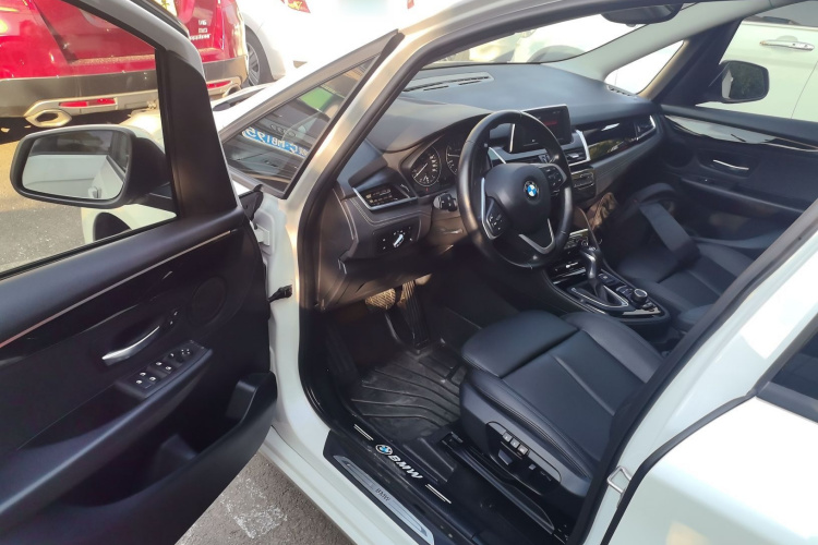 宝马2系旅行车(进口) 2015款 218i 运动设计套装中控内饰20