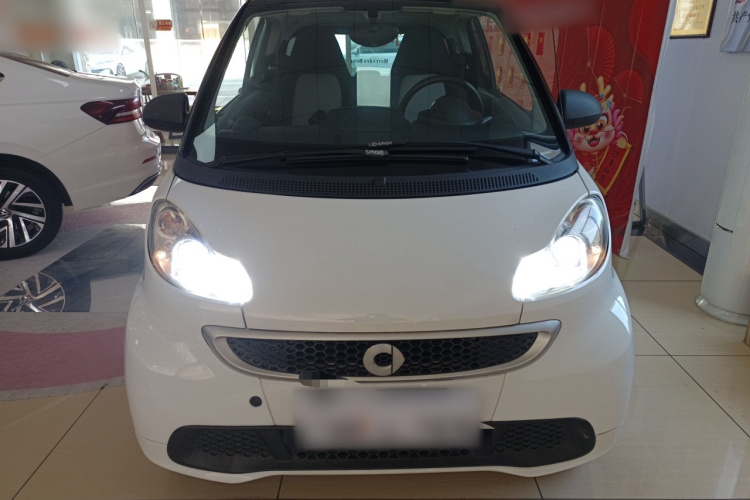 smart fortwo 2012款 1.0 MHD 硬顶舒适版车身外观2