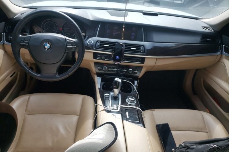 宝马5系 2014款 525Li 领先型中控内饰12