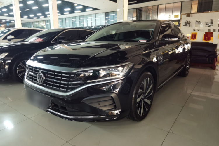 大众 帕萨特 2025款 出众款 380TSI 龙腾版车身外观1
