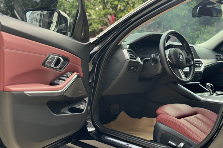 宝马3系 2022款 325Li M运动曜夜套装局部细节9001