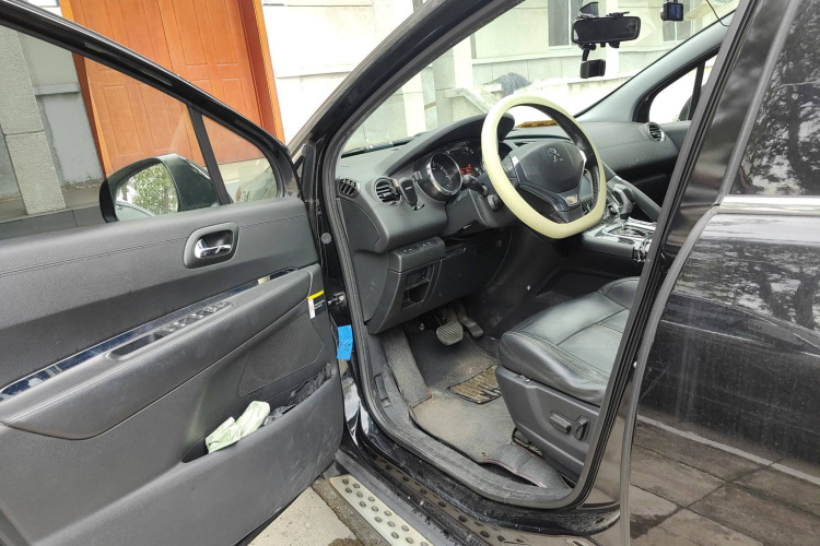 标致3008 2013款 2.0L 自动潮流版中控内饰20