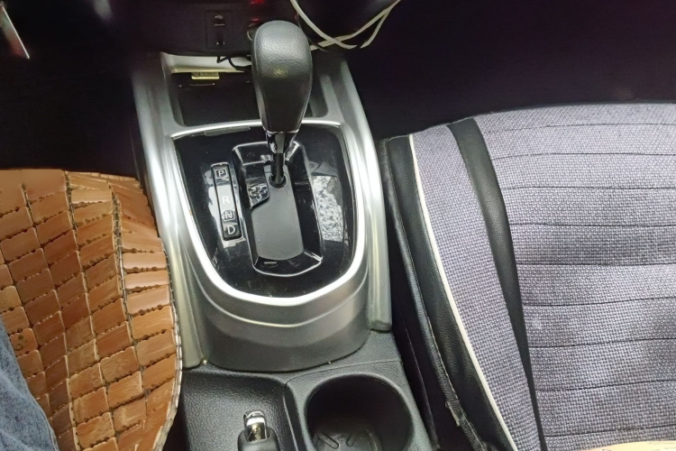 日产 逍客 2016款 2.0L CVT精英版局部细节18