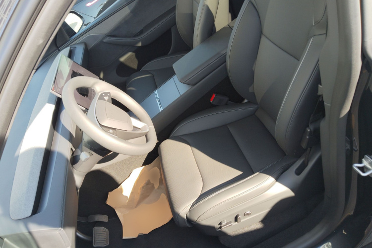 特斯拉 Model Y L 2025款 长续航全轮驱动版局部细节19