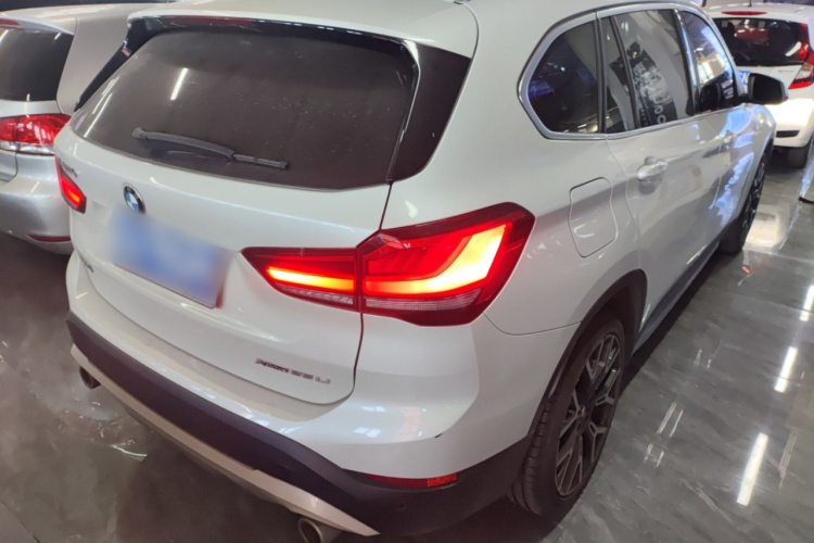 宝马X1 2020款 xDrive25Li 尊享型车身外观7