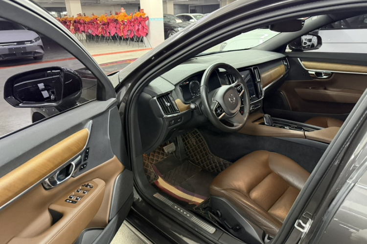 沃尔沃S90 2021款 B5 智逸豪华版中控内饰7006