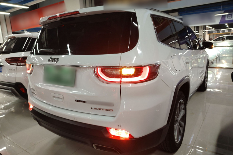 Jeep 大指挥官 2018款 2.0T 四驱臻享版 国V车身外观6005