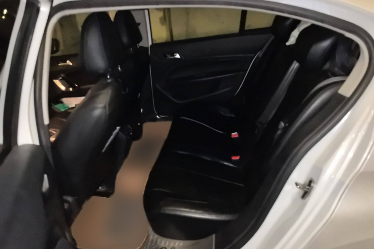 标致408 2014款 1.8L 自动豪华版中控内饰7004