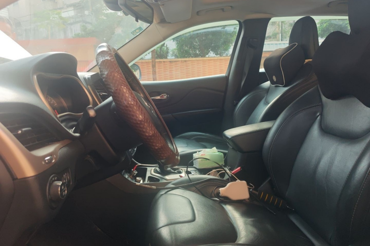 Jeep 自由光 2017款 2.0L 优越版局部细节19