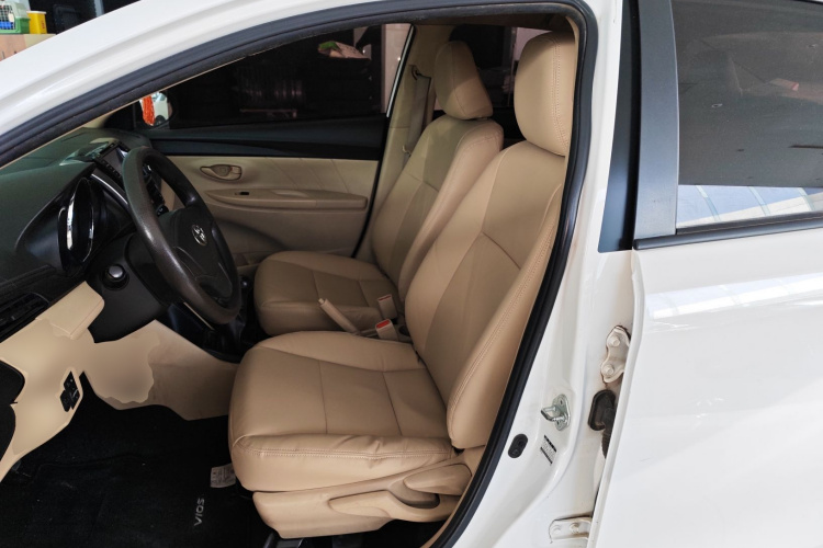 丰田 威驰 2014款 1.5L 手动智臻版中控内饰19