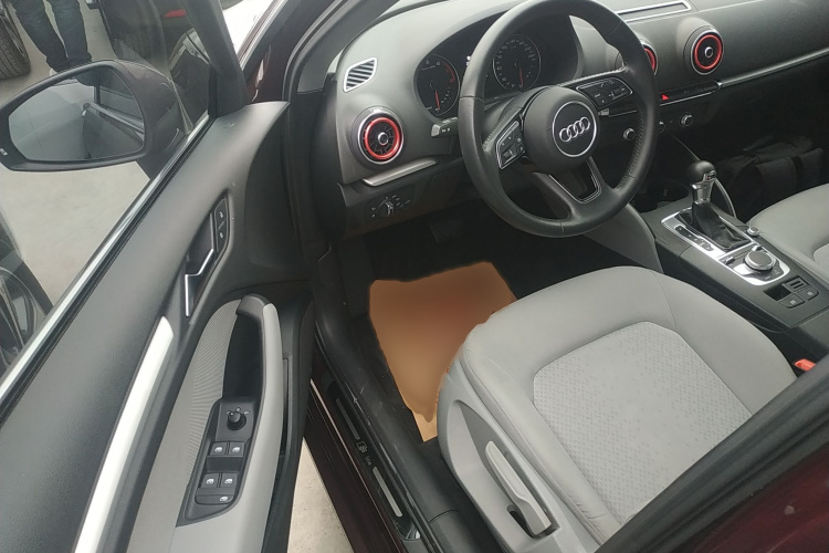 奥迪A3 2018款 30周年年型 Sportback 35 TFSI 进取型中控内饰7003