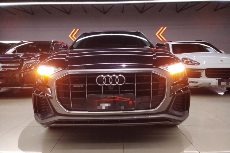 奥迪Q8 2021款 55 TFSI 豪华动感型车身外观2