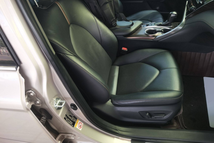 丰田 凯美瑞 2018款 2.0G 豪华版中控内饰41