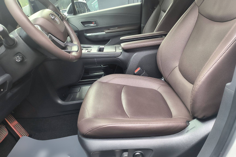 丰田 赛那SIENNA 2021款 2.5L混动 铂金版中控内饰7004