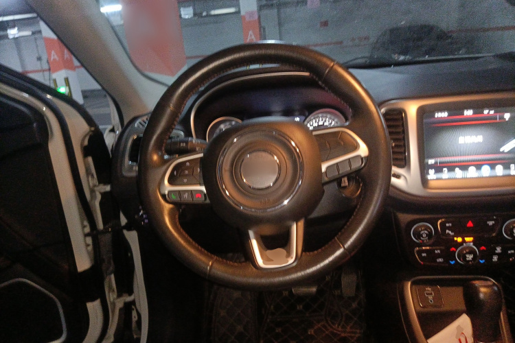 Jeep 指南者 2017款 200T 自动家享版中控内饰13