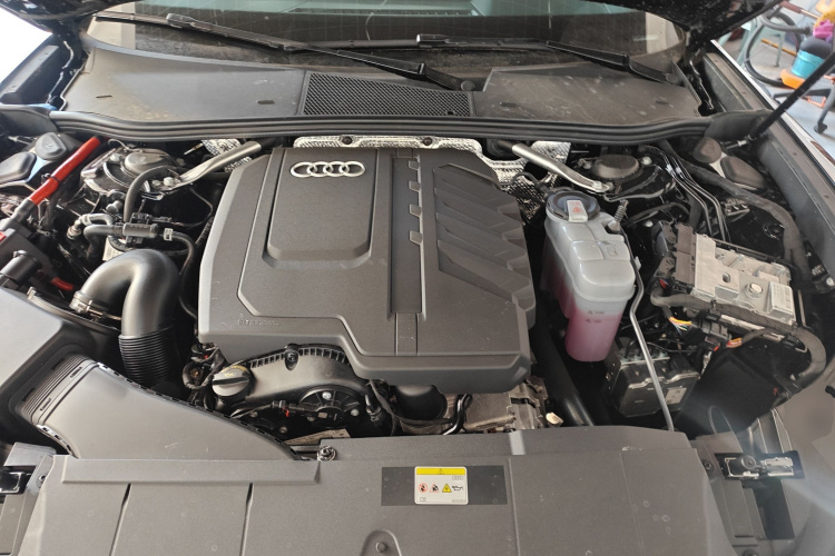 奥迪A6L 2025款 改款 45 TFSI quattro 臻选动感型机舱底盘24