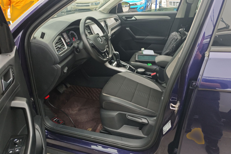大众 T-ROC探歌 2018款 280TSI DSG两驱进取型 国V中控内饰19