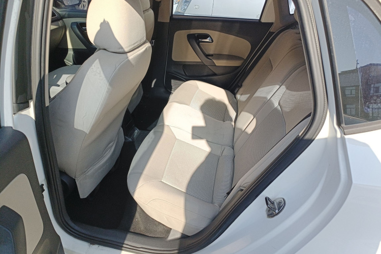 大众 Polo 2013款 1.6L 手动舒适版中控内饰21