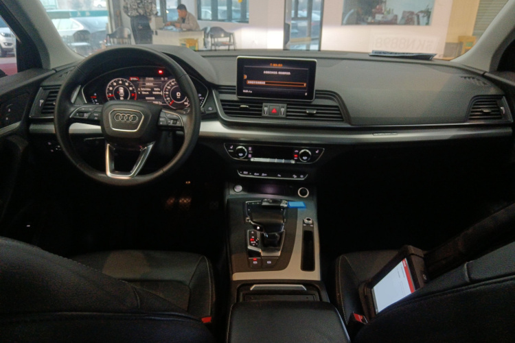 奥迪Q5L 2020款 改款 40 TFSI 荣享时尚型中控内饰12