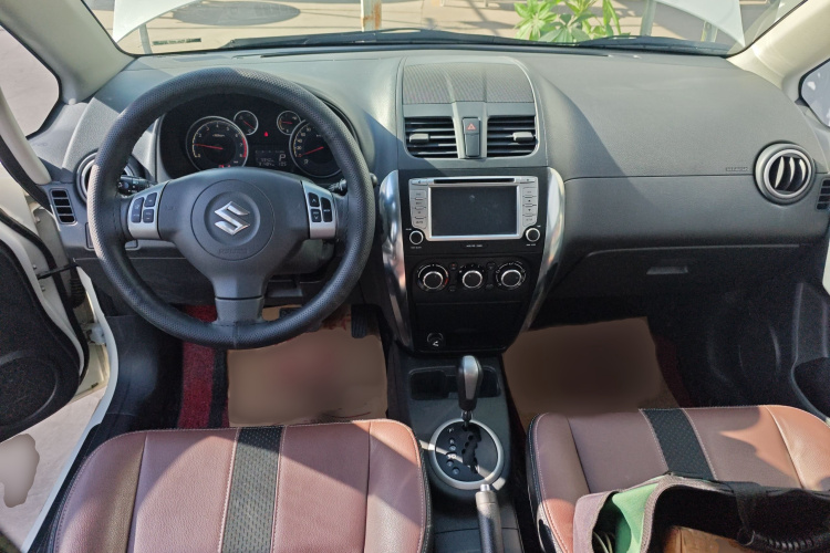 铃木 天语 SX4 2013款 酷锐 1.6L 自动20周年3G智能版中控内饰7002