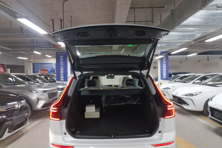 沃尔沃XC60 2026款 B5 四驱智逸豪华版机舱底盘23