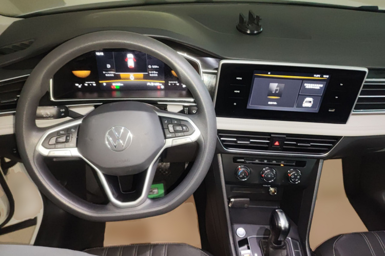 大众 途观L 2022款 330TSI 自动两驱舒享版中控内饰12
