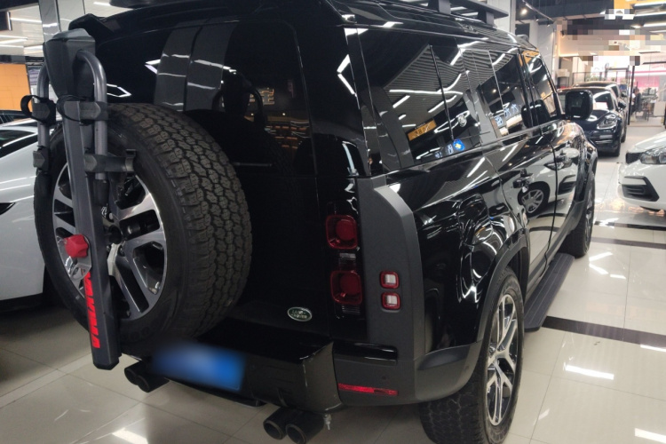 路虎卫士 2024款 110 3.0T P400 暗黑特别版车身外观7