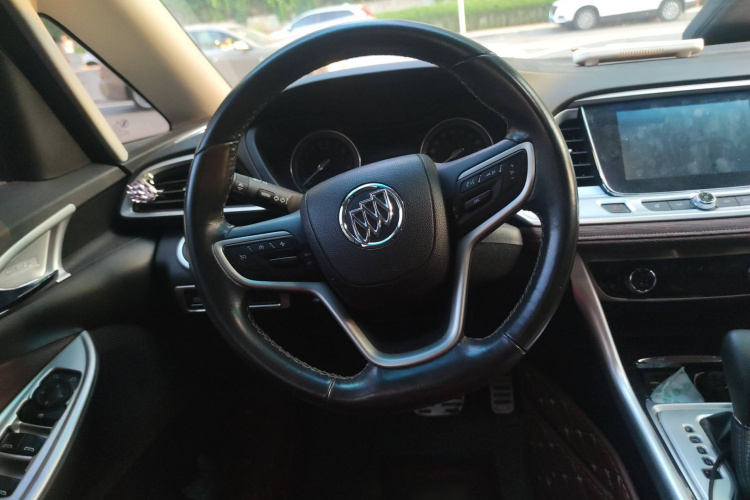 别克GL6 2018款 18T 6座尊贵型中控内饰13