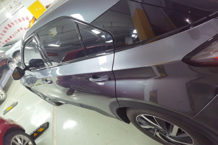 哪吒汽车 哪吒U 2021款 Pro 400 巡航版车身外观4