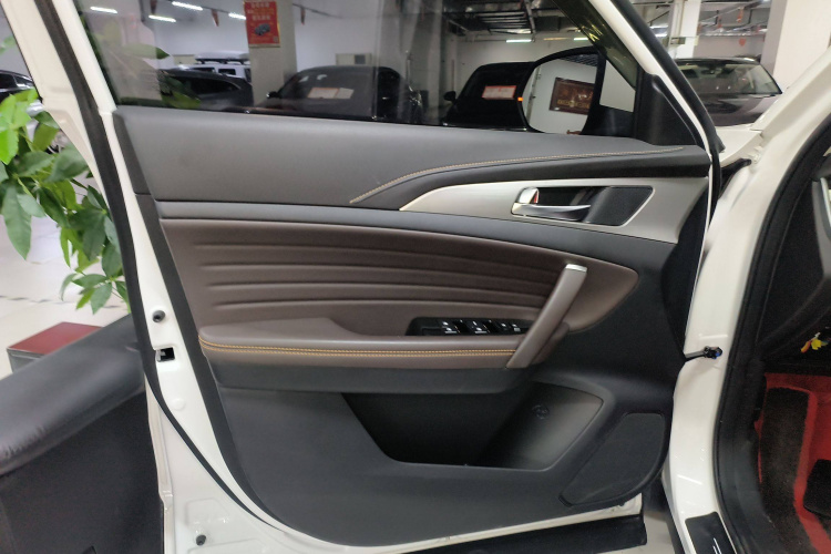 长安CS35PLUS 2019款 1.6L 自动酷联版中控内饰7007