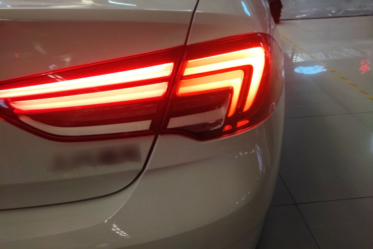 别克 君威 2020款 552T 豪华型车身外观9