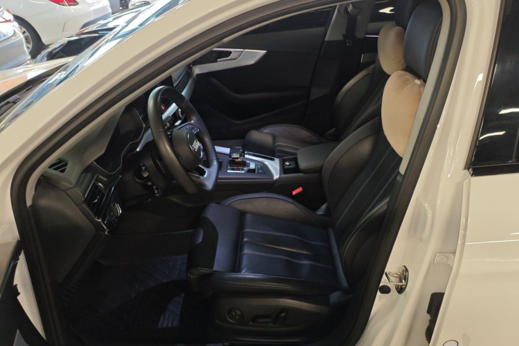 奥迪A4L 2022款 40 TFSI 豪华动感型中控内饰19