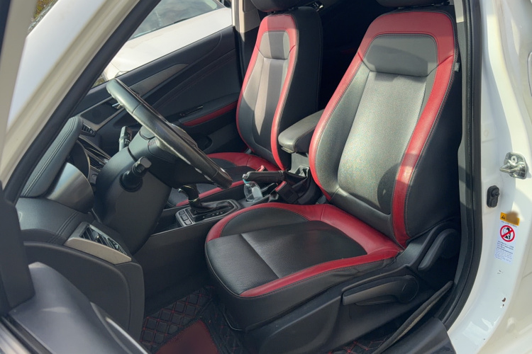 长安 逸动 2016款 XT 1.6L 自动俊酷型局部细节19