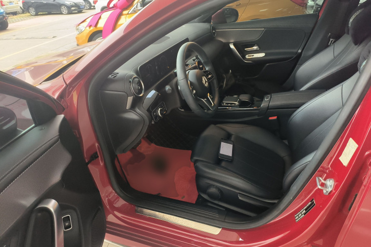 奔驰A级 2020款 改款二 A 180 L 运动轿车中控内饰20