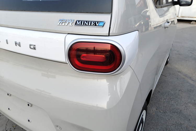 五菱汽车 宏光MINIEV 2024款 第三代 215km 青春版车身外观9