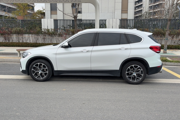 宝马X1 2021款 sDrive25Li 领先型车身外观6008