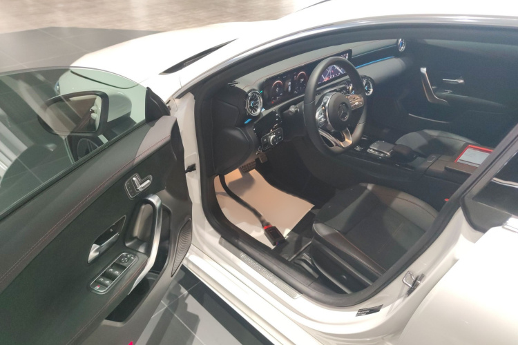 奔驰CLA 2023款 CLA 200 猎跑车中控内饰7003