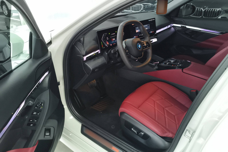 宝马i5 2024款 eDrive 35L  豪华套装中控内饰7003