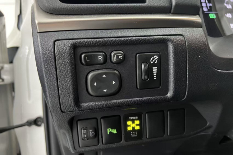 雷克萨斯CT 2017款 CT200h 精英版 单色 国V中控内饰7003