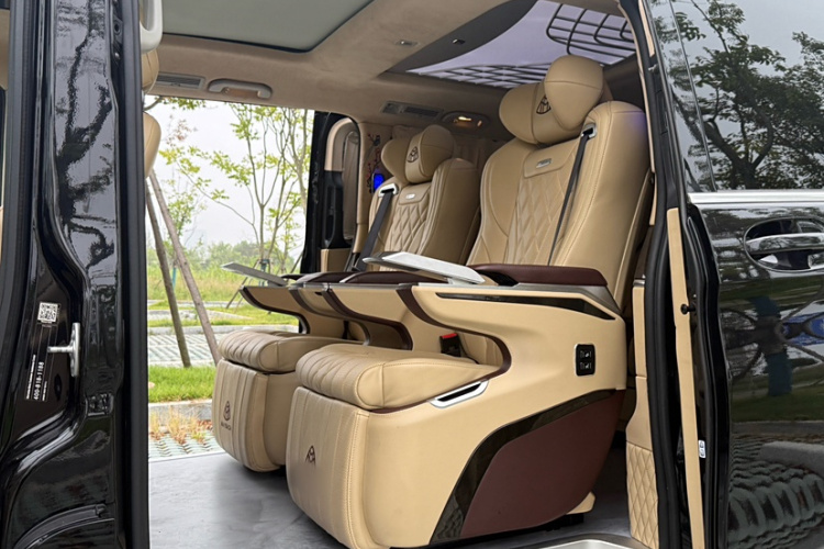 奔驰V级 2018款 V 260 L 尊贵加长版 国VI中控内饰7007