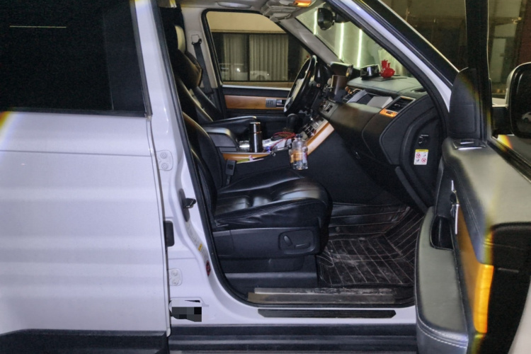 路虎 揽胜运动版 2013款 3.0 TDV6 柴油版局部细节9005