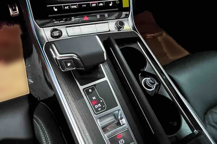 奥迪A6L 2025款 45 TFSI 臻选动感型中控内饰7003