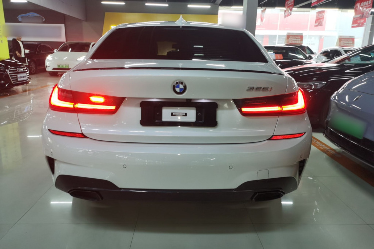 宝马3系 2022款 改款 325i M运动曜夜套装车身外观6