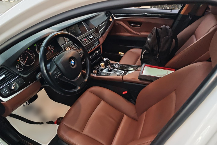 宝马5系 2017款 525Li 领先型中控内饰19