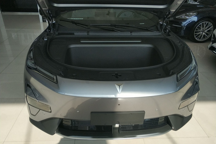 深蓝汽车 深蓝S05 2026款 620Plus纯电版机舱底盘24