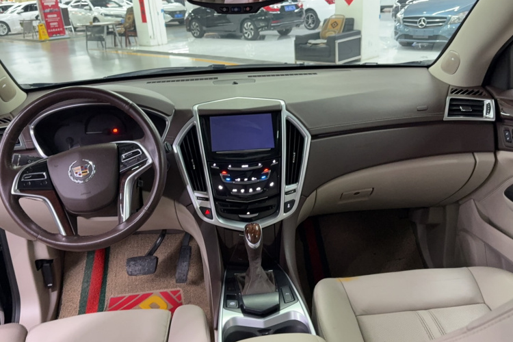 凯迪拉克SRX 2013款 3.0L 精英型中控内饰7002