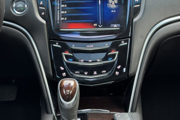 凯迪拉克XTS 2013款 28T 豪华型中控内饰7009