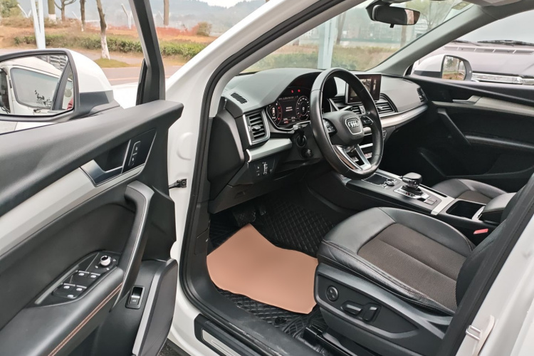 奥迪Q5L 2018款 40 TFSI 荣享时尚型 国VI中控内饰7003