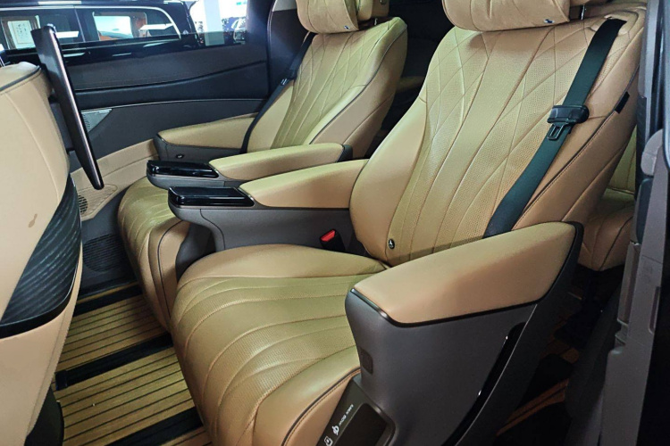 腾势D9 2024款 DM-i 980 四驱尊荣型中控内饰21